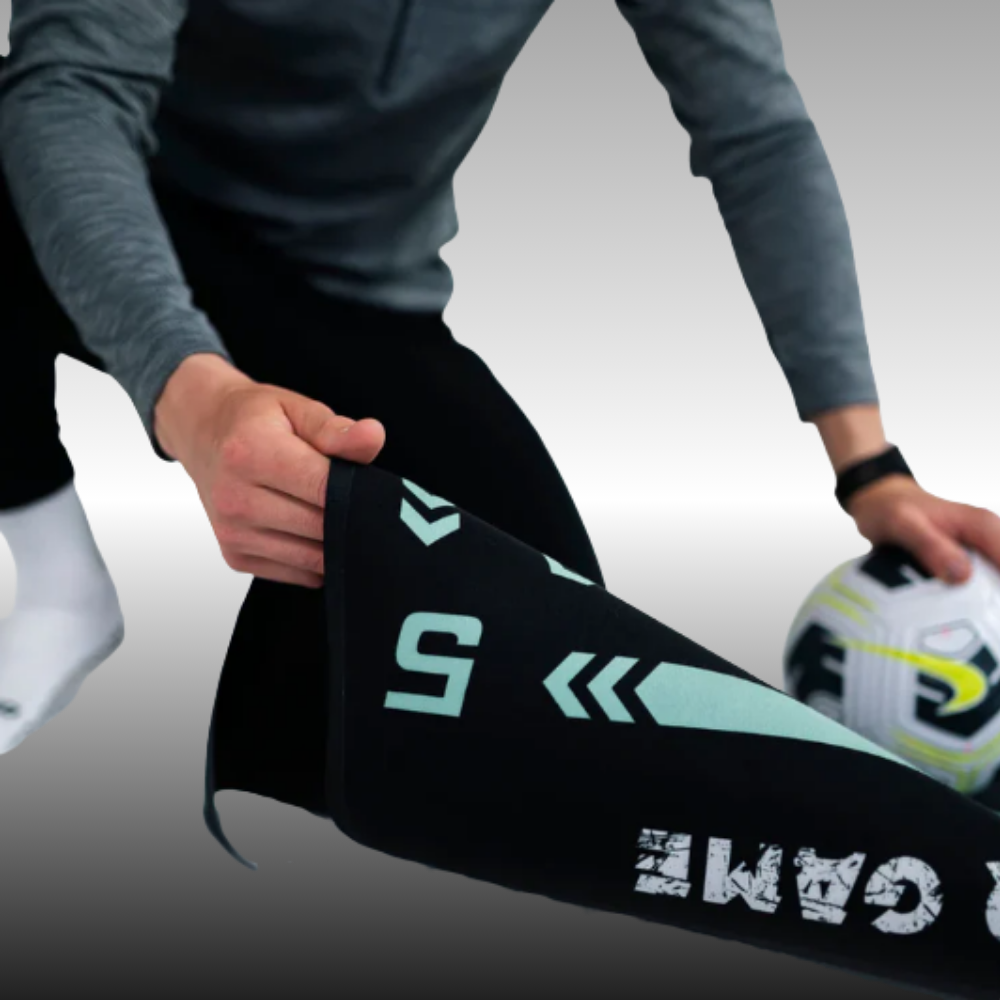 Enfant s’entraînant à la coordination avec un tapis de dribble football